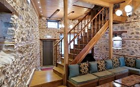 Riverbed Traditional Guest House
